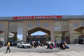 Hava sahası kapandı, Van-İran sınırında kara yolu trafiği başladı