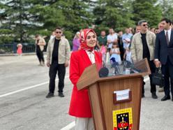 Bakan Göktaş, kadın kooperatifinde hamur açtı (5)