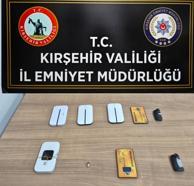 Ehliyet sınavında düzenekle kopya çekerken yakalandılar