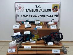 Kaçak kazı yapan 3 şüpheliye suçüstü