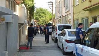 Sağlık ekibinin ihbarına giden polisi bıçakla yaralayan şüpheli vurularak yakalandı