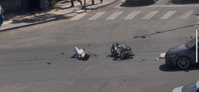 Diyarbakır'da taksinin çarptığı motosikletin sürücüsü yaralandı