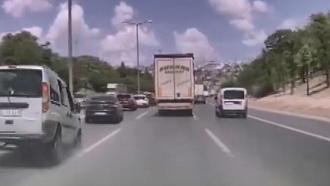 Büyükçekmece'de zincirleme kaza kamerada
