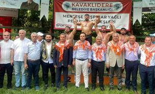 Başpehlivanlığı Şimşek kazandı