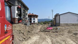 Kanalizasyon çalışması sırasında göçük altında kalan işçi kurtarıldı
