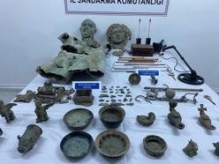 Bayburt’ta 156 adet tarihi eser ele geçirildi; operasyon anı kamerada