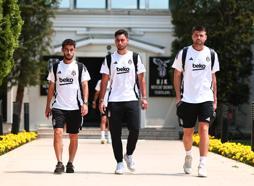 Beşiktaş, St. Patrick's maçı için İrlanda'ya uçtu