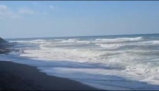 Akçakoca’da yasağa rağmen denize giren kadın, boğulma tehlikesi geçirdi