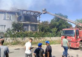 2 katlı ev yandı