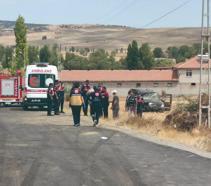 Hafif ticari araç, yol silindirine çarptı: 1 ölü, 1 ağır yaralı