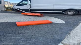 İstanbul - Başakşehir'de kamyonet kaldırımda bekleyenlere çarptı: 4'ü çocuk 5 yaralı