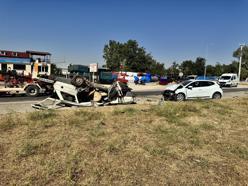 Otomobiller çarpıştı: 3 yaralı