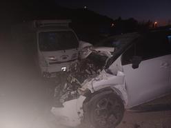 Ankara’da otomobil ile kamyonet çarpıştı: 6 yaralı