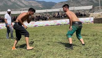 Ardanuç Kültür ve Sanat Festivali, karakucak güreşleriyle başladı