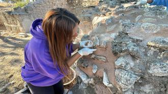 Alexandria Troas Antik Kenti'ndeki podyumlu salon yeniden ayağa kaldırılıyor