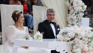 Ağrı Vali Yardımcısı Çalışır'a festival gibi düğün