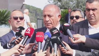 Gürsel Tekin, CHP'nin Sarıyer'deki eski il binasında konuştu