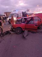 TIR'a çarpan otomobilin sürücüsü yaralandı