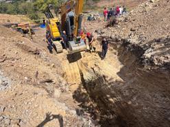 Manisa’da havuz kazısında toprak kaydı: 2 ölü