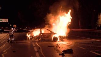 İstanbul- Esenler'de takla atan otomobil alev aldı: 5 yaralı