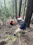 Kayalıklardan düştüğü yerden 4 saatlik çalışmayla kurtarıldı