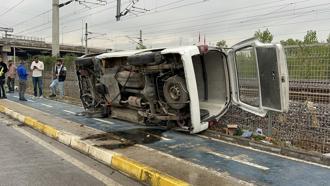 Devrilen panelvanın sürücüsü yaralandı