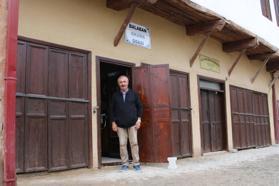 Dedesinden kalan 90 yıllık konağı, okuma salonu yaptı