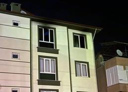 3 katlı binada yangın paniği