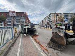 TIR’ın üzerindeki asfalt silindiri devrildi: 1 yaralı