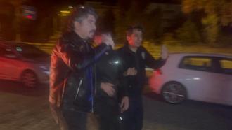 Hareket halindeki kamyonetin kasasından düşüp yaralandı