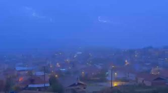 Bursa'da şimşekler geceyi aydınlattı