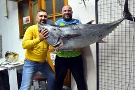 Oltayla 1 metre 73 santimlik orkinos yakaladı, o anları kaydetti