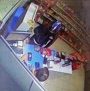 Akaryakıt istasyonlarını soyan kasklı şüpheliler tutuklandı