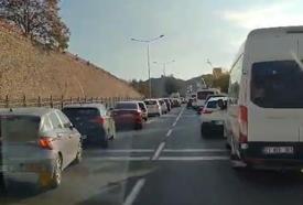 Tunceli’de sürücüler, fermuar yöntemiyle ambulansa yol verdi