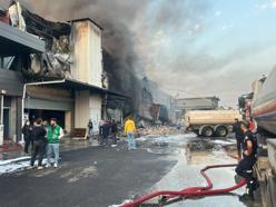 Adana'da 3 katlı hırdavat dükkanında yangın (2)