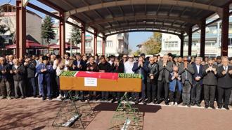 'UNESCO Yaşayan İnsan Hazinesi' ünvanlı davul ustası Adem Göçer, toprağa verildi