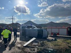 Kütahya'da hafif ticari araç takla attı: 7 yaralı