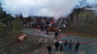 Sobaya su yerine benzin dökünce çıkan yangında yaralandı