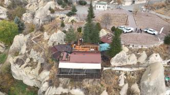 Kapadokya'da kaçak kafe yıkıldı