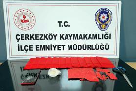 Aile içi şiddet ihbarına giden polis, uyuşturucu ele geçirdi