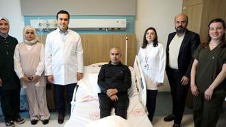 Bilinç açıkken yapılan ameliyat 3,5 saat sürdü; hastanın beynindeki kitle alındı