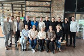 33 yıl sonra ilkokul öğretmeniyle buluştular