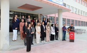 Altınözü’nde öğretmenler korosu sahne aldı