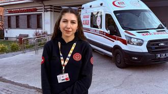 Ambulans şoförü Müzeyyen, hayat kurtarmak için saniyelerle yarışıyor