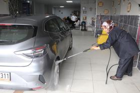 Erzurum'da oto yıkamaya 'kadın eli' değdi