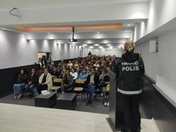 'En İyi Narkotik Polisi: Anne' projesi Ayvalık'ta velilerle buluştu