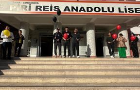 Aynı dönemde kansere yakalanan öğrenciler okullarında balonlarla karşılandı