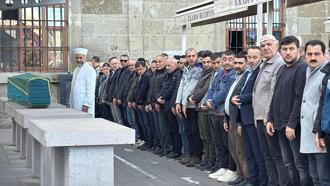 Eşi ve oğlunun ölümüne ilişkin tutuklu bulunduğu cezaevinde intihar eden doktor, defnedildi