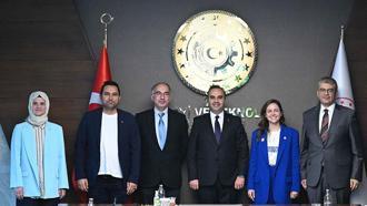 Bakan Kacır, Türk akademisyenlerin uluslararası başarısına tebrik etti