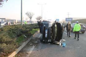 Devrilen otomobilin sürücüsü yaralandı